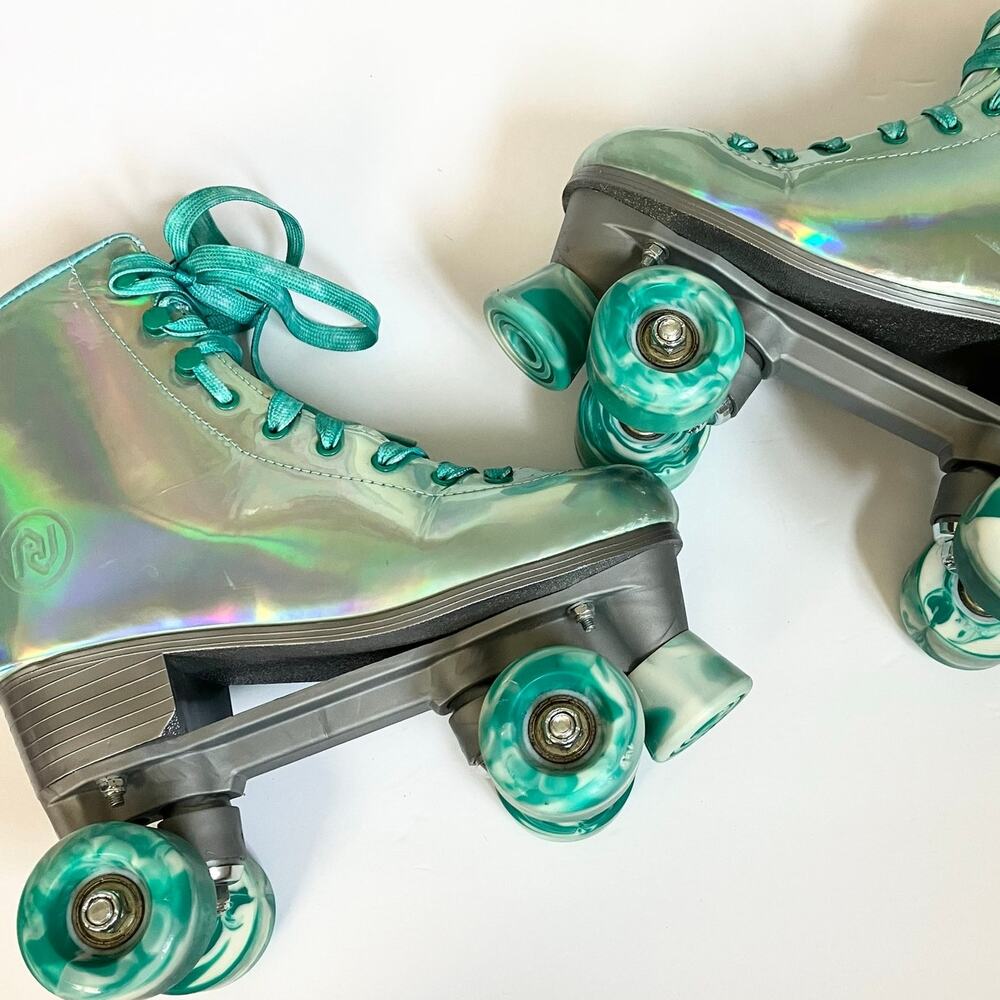JajaHoho Holographic Shiny Double Row Four Wheels Quad Green Roller Skates
